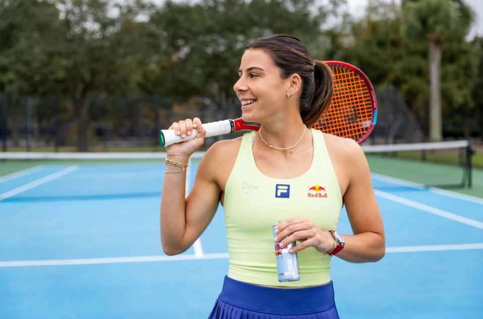 Emma Navarro Personal Life